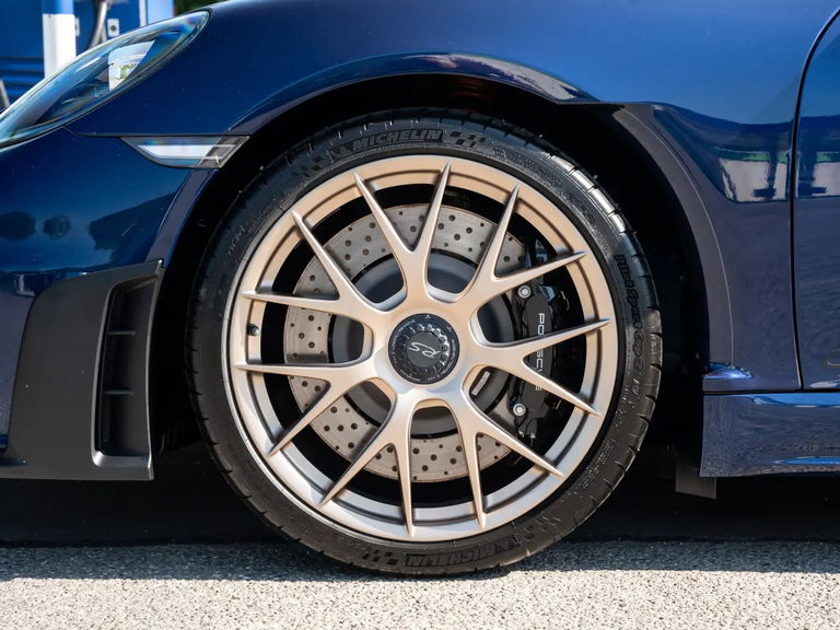 Porsche 718 Cayman GT4 RS