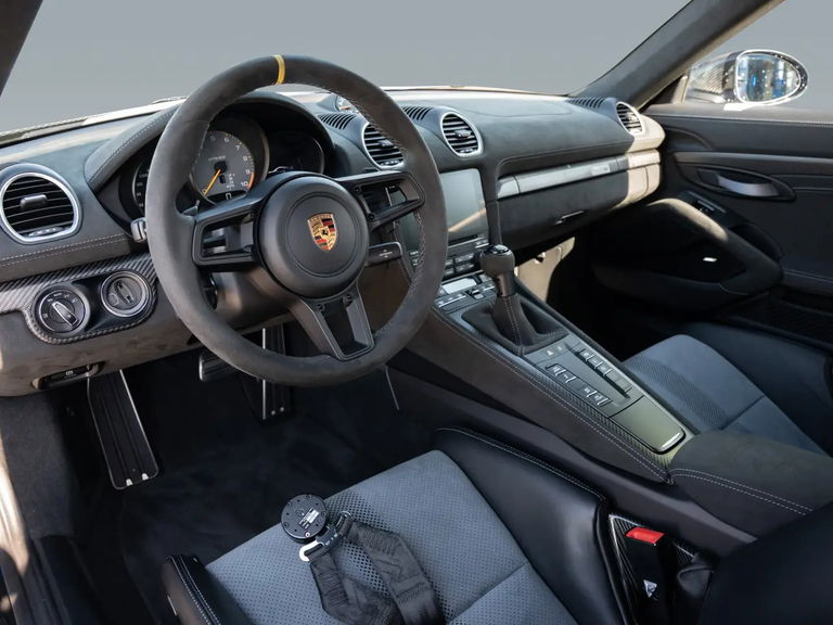 Porsche 718 Cayman GT4 RS