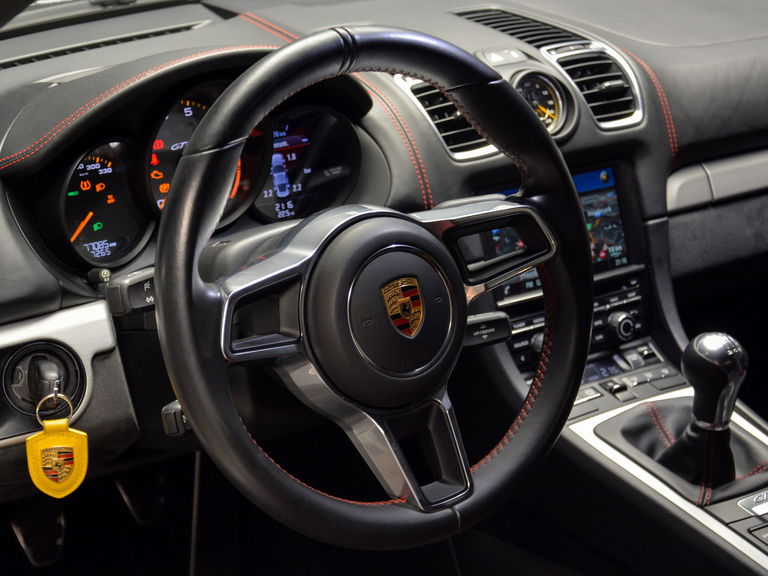 Porsche 981 Cayman GT4
