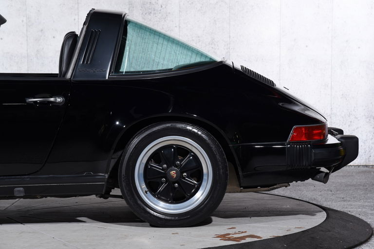 Porsche 911 Carrera 3.2 (US)