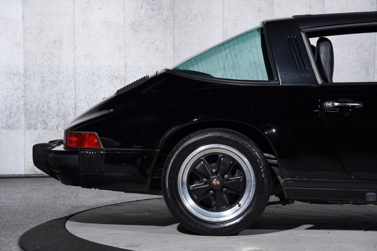 Porsche 911 Carrera 3.2 (US)