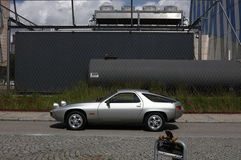 Porsche 928