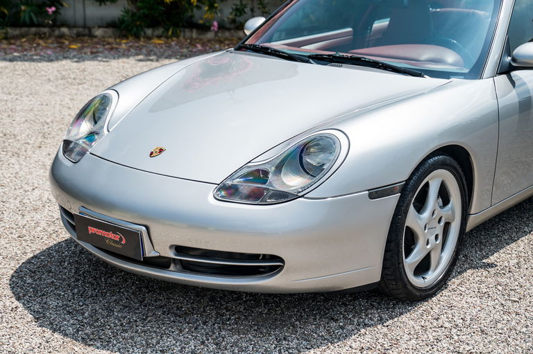 Porsche 996 Carrera 4