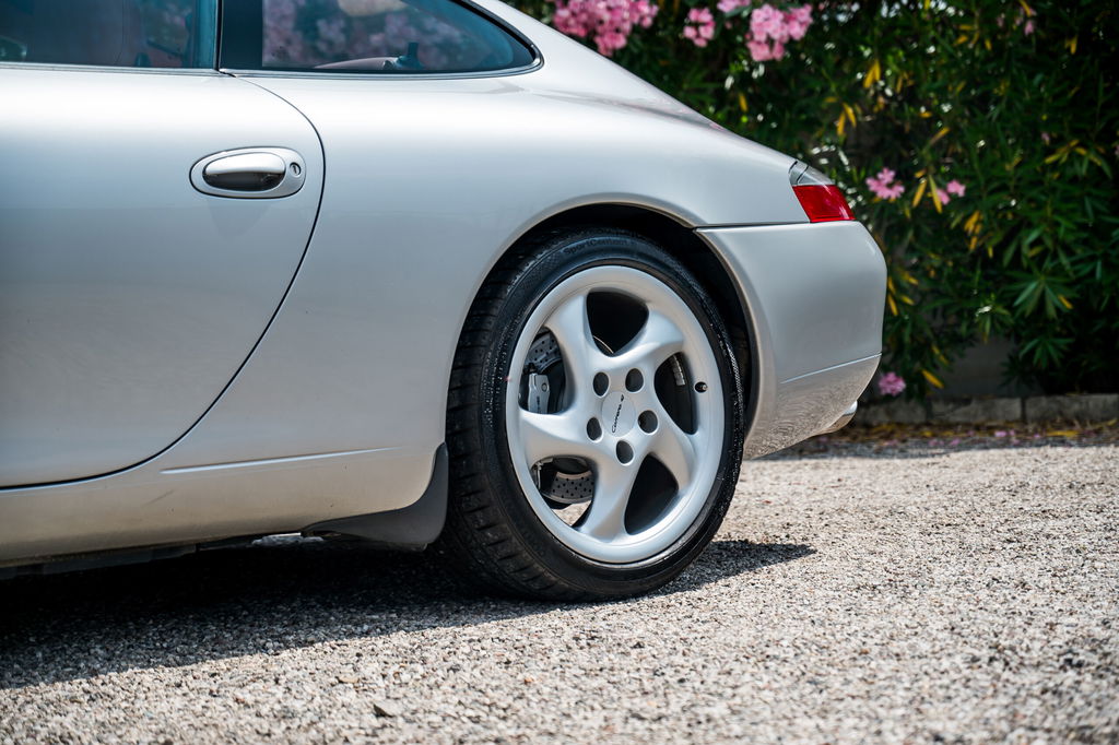 Porsche 996 Carrera 4