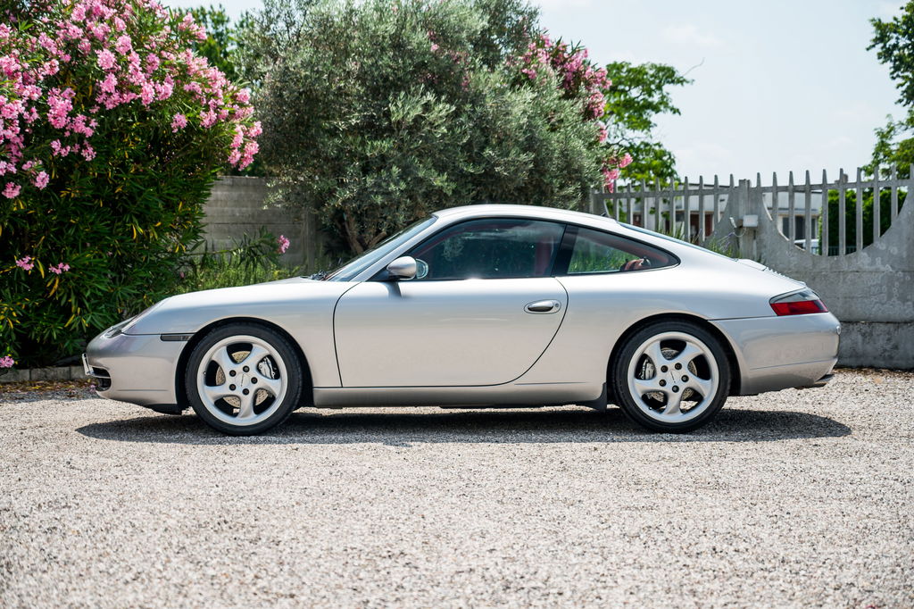Porsche 996 Carrera 4