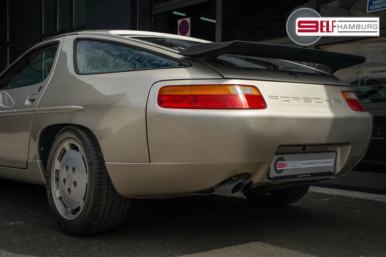 Porsche 928 S4