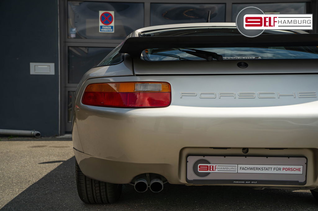 Porsche 928 S4