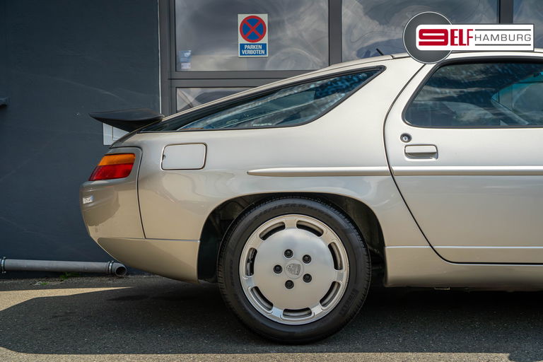 Porsche 928 S4