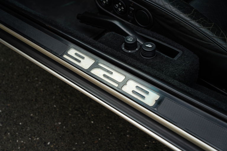 Porsche 928 S4
