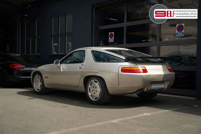Porsche 928 S4