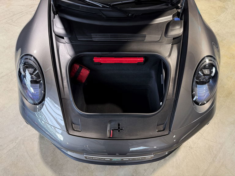 Porsche 992 Carrera 4 GTS