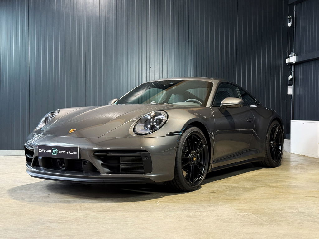 Porsche 992 Carrera 4 GTS