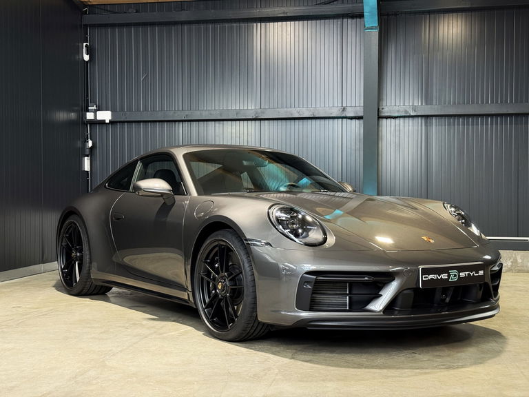 Porsche 992 Carrera 4 GTS