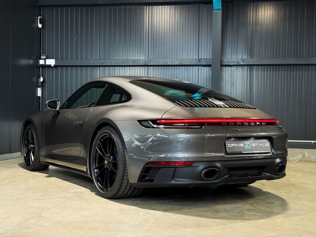 Porsche 992 Carrera 4 GTS
