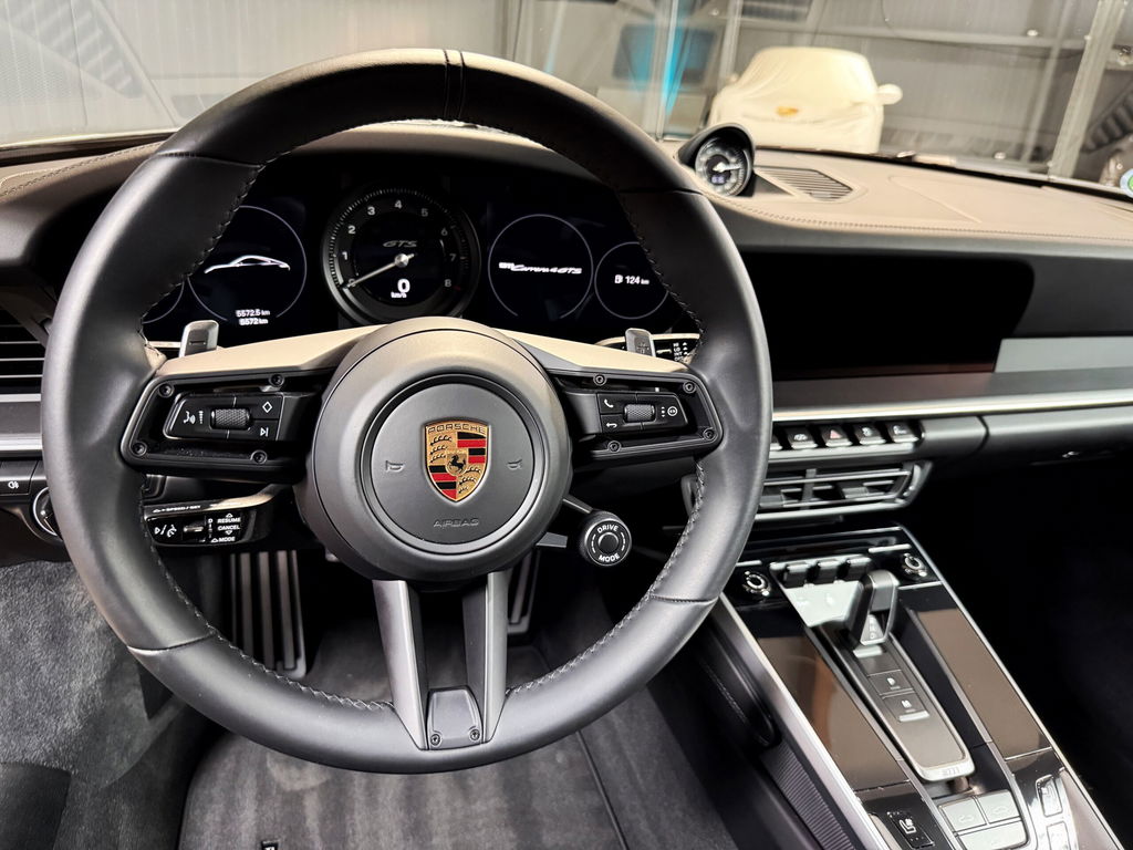 Porsche 992 Carrera 4 GTS