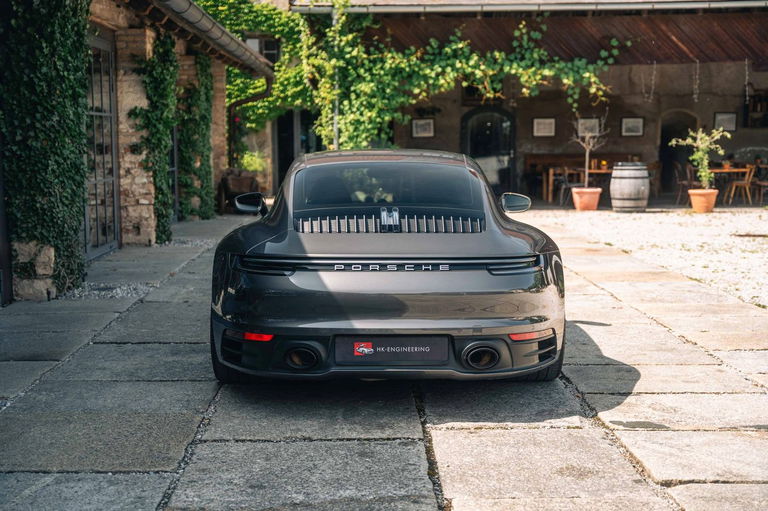 Porsche 992 Carrera 4