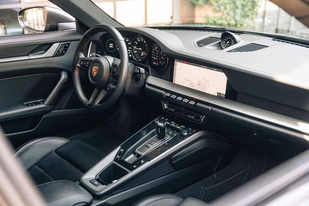 Porsche 992 Carrera 4