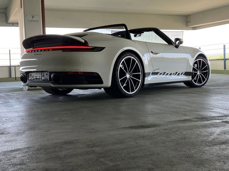 Porsche 992 Carrera