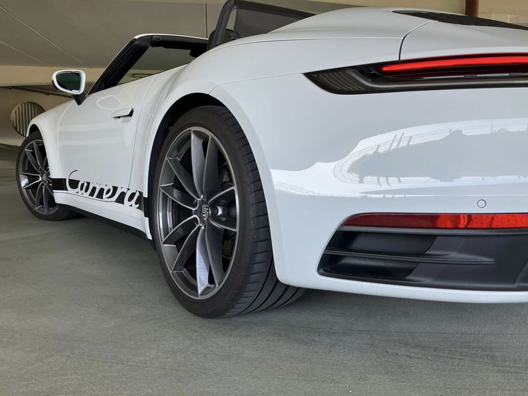 Porsche 992 Carrera