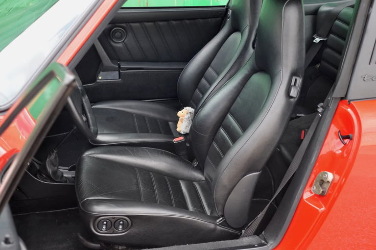 Porsche 911 Carrera 3.2 (KAT)