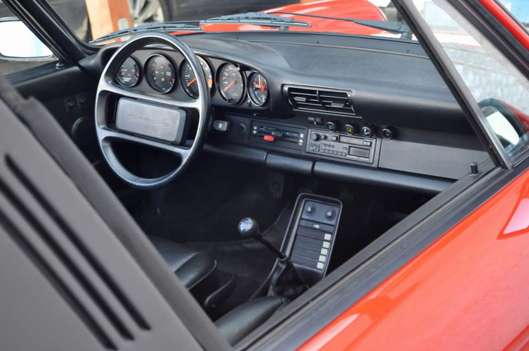 Porsche 911 Carrera 3.2 (KAT)