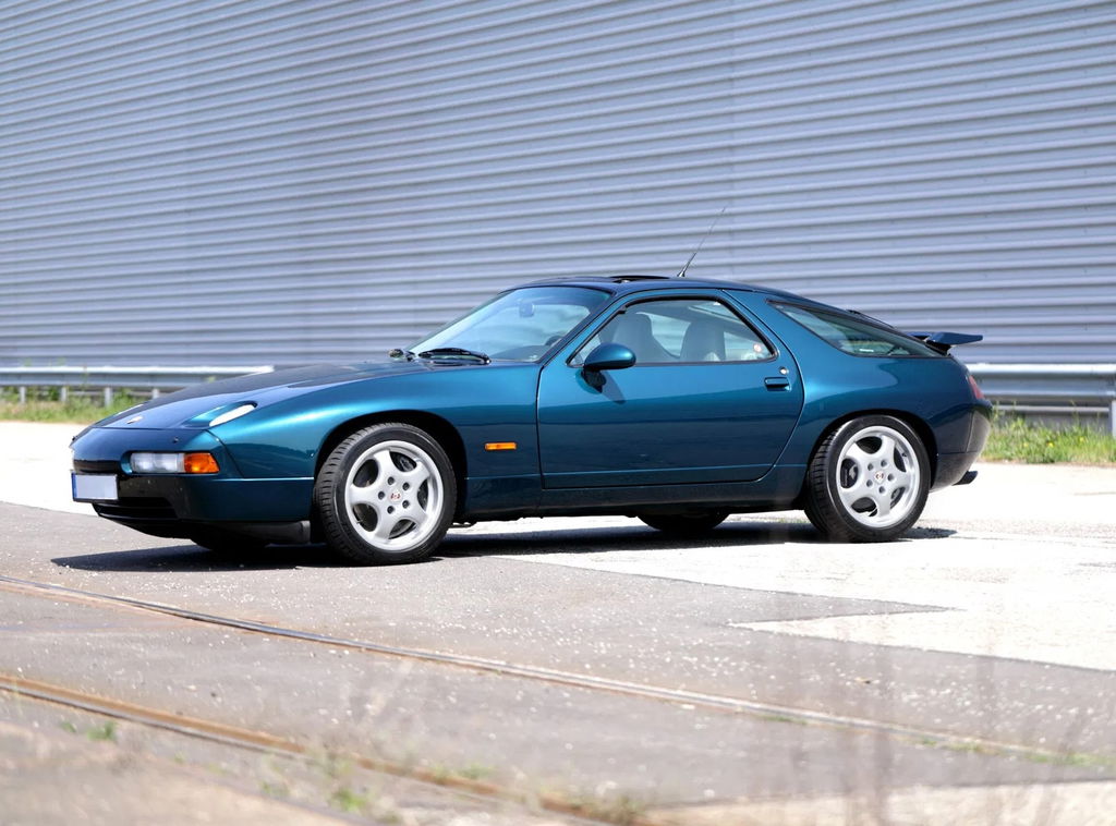 【MAXICHAMPS】Porsche 928 Blue REVIEW: GT Spirit Porsche 928 GTS • DiecastSociety.com