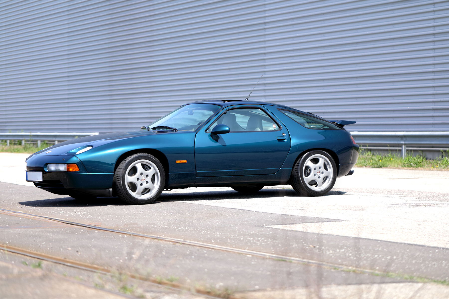 Porsche 928 GTS 1993 - elferspot.com - Marketplace for