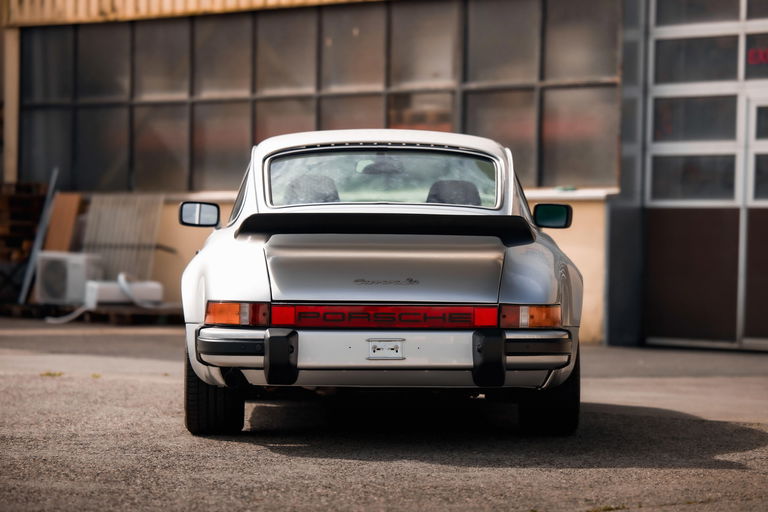 Porsche 911 Carrera 3.0