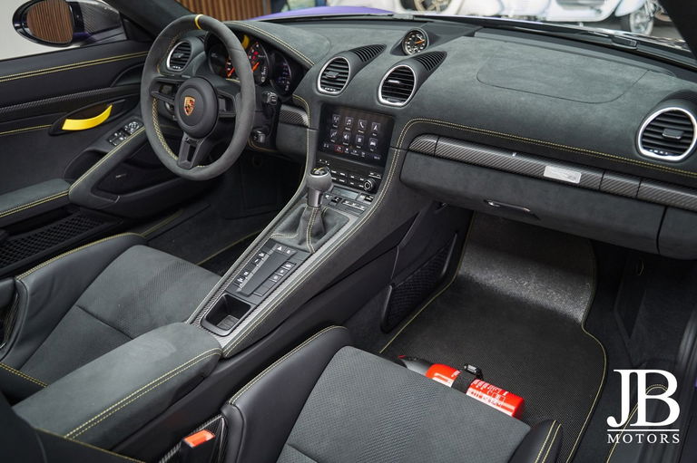 Porsche 718 Spyder RS