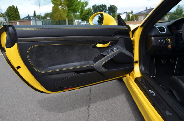 Porsche 981 Cayman GT4