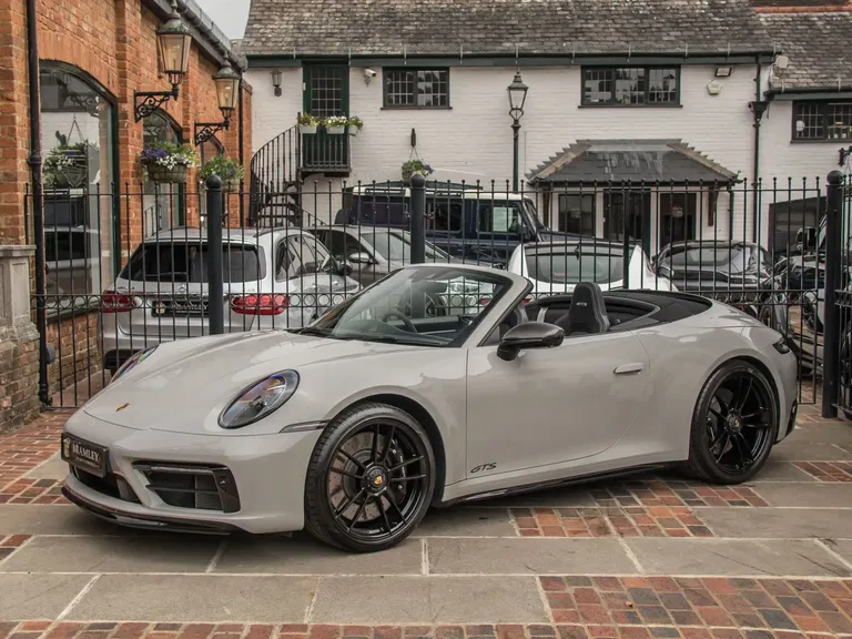 Porsche 992 Carrera 4 GTS