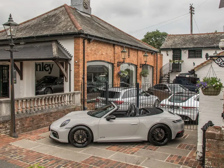 Porsche 992 Carrera 4 GTS