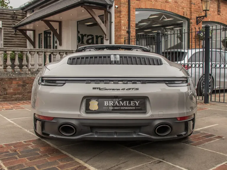 Porsche 992 Carrera 4 GTS