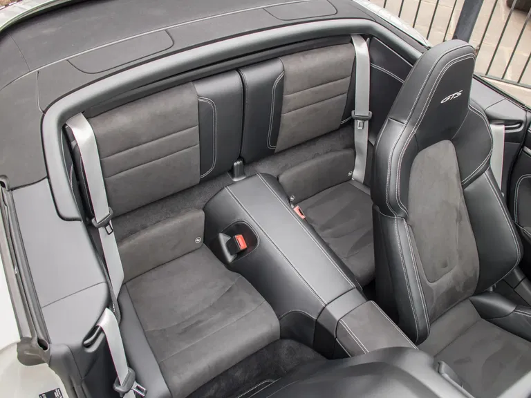 Porsche 992 Carrera 4 GTS