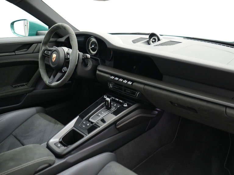 Porsche 992 Carrera GTS