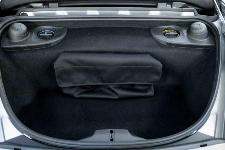 Porsche 718 Spyder RS