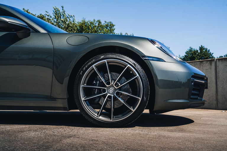 Porsche 992 Carrera