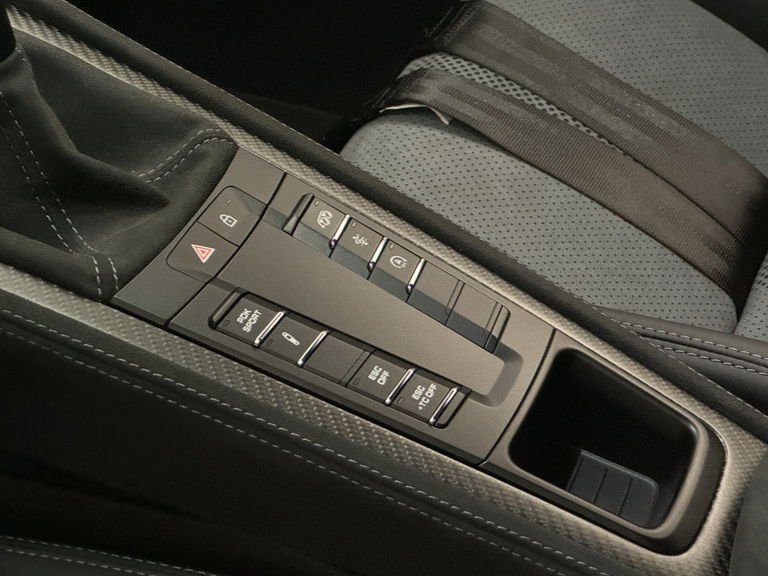 Porsche 718 Cayman GT4 RS