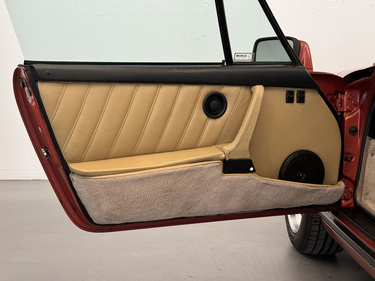 Porsche 911 Carrera 3.2 (US)