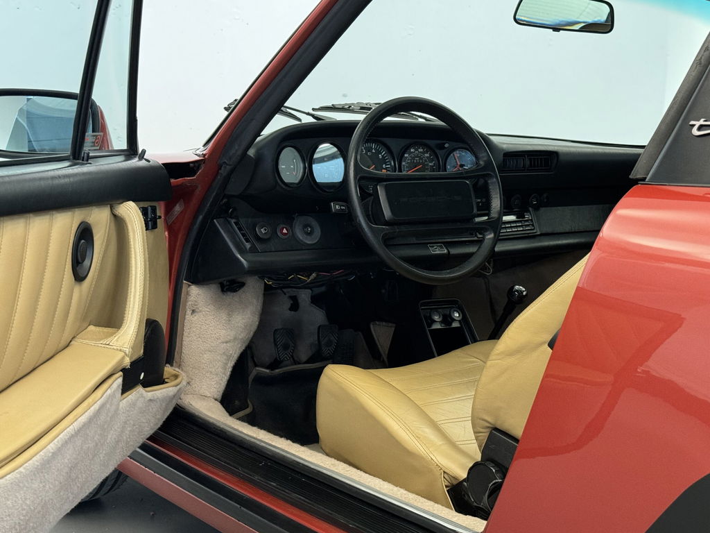 Porsche 911 Carrera 3.2 (US)