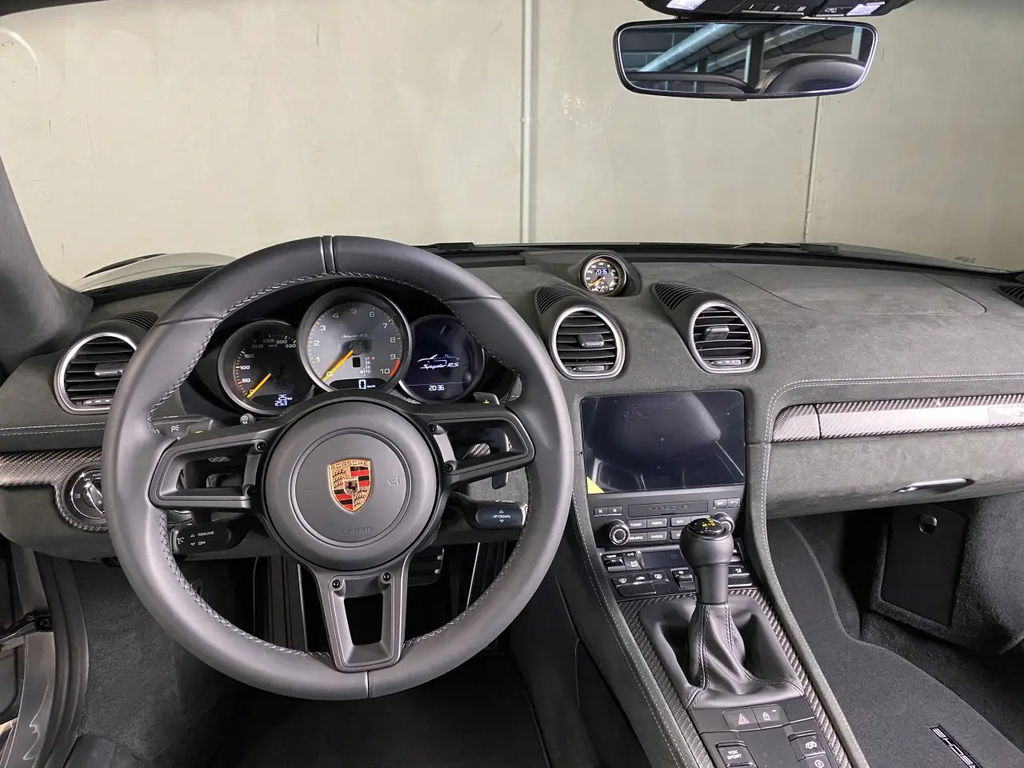 Porsche 718 Spyder RS