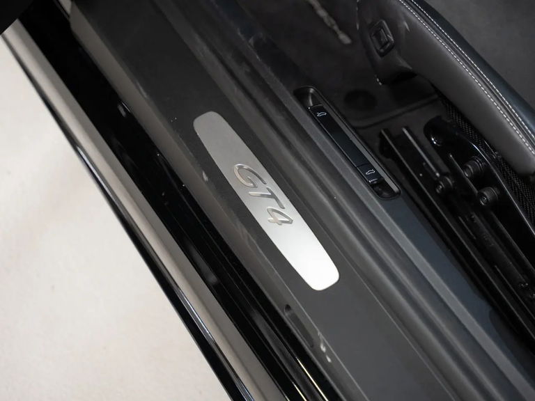 Porsche 718 Cayman GT4