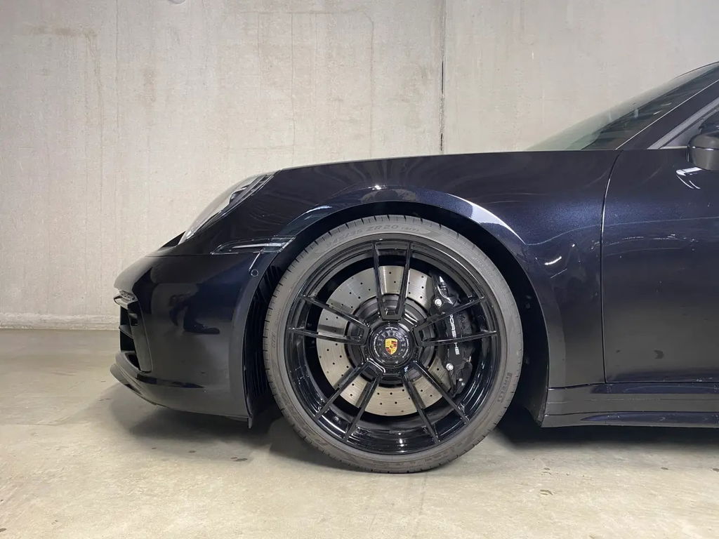 Porsche 992 Carrera 4 GTS