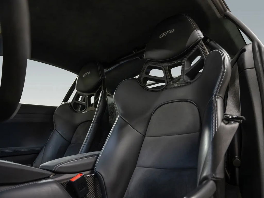 Porsche 718 Cayman GT4