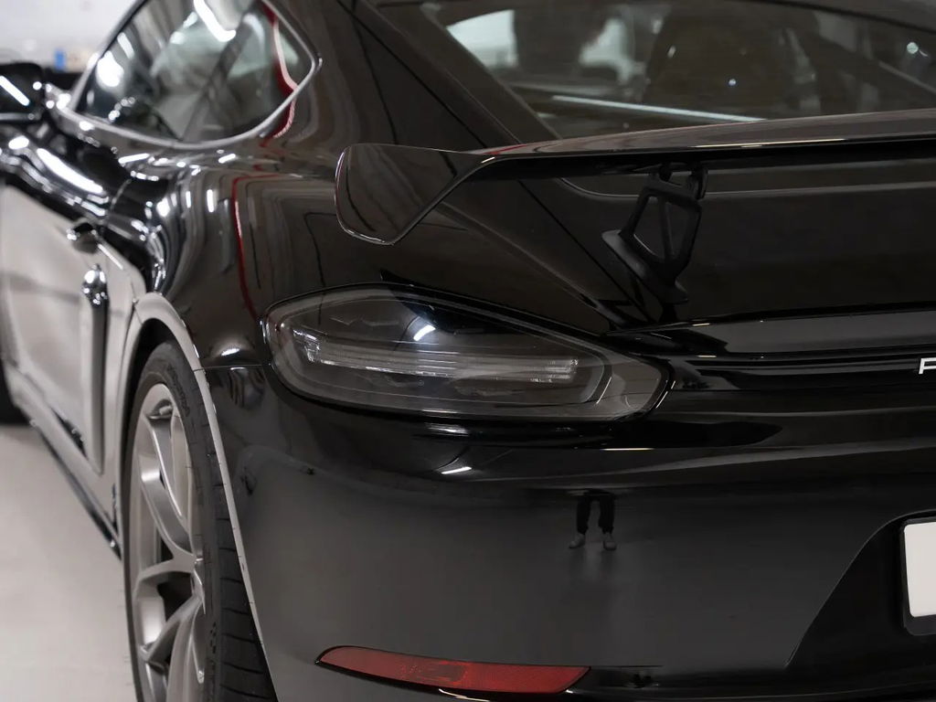 Porsche 718 Cayman GT4