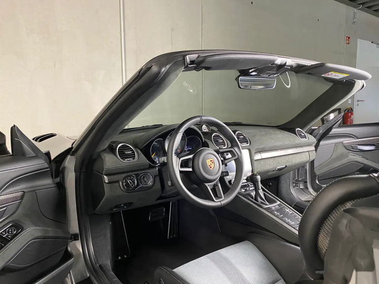Porsche 718 Spyder RS