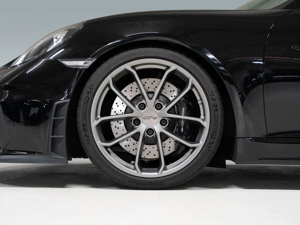 Porsche 718 Cayman GT4