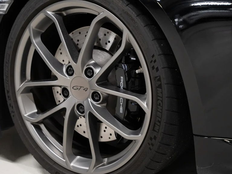 Porsche 718 Cayman GT4