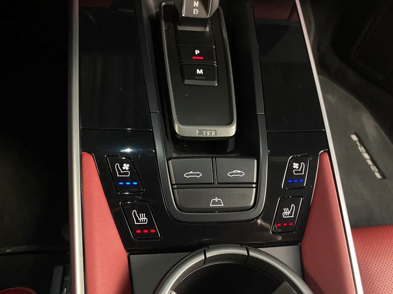 Porsche 992 Carrera 4 GTS