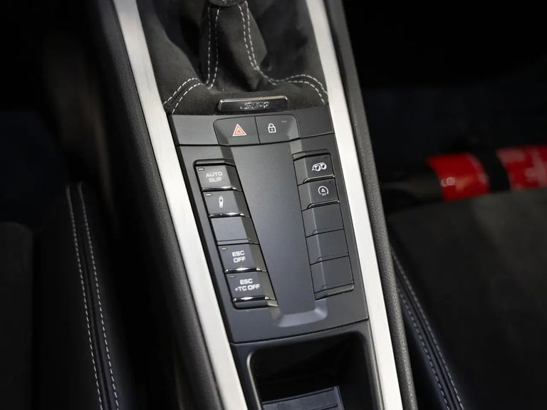 Porsche 718 Cayman GT4